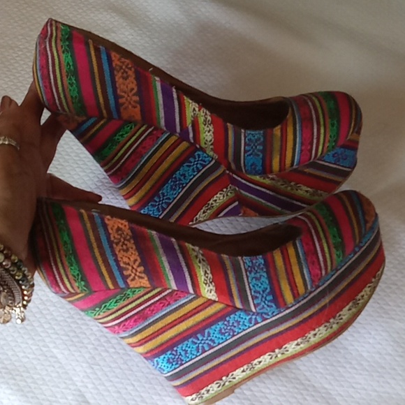 Steve Madden "Pammy" Rainbow 🌈 Wedges- 7.5 Good ,used condition - Picture 6 of 6